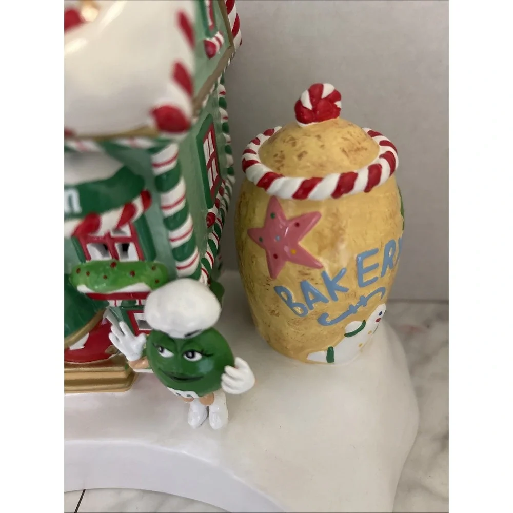 Dept 56 M&M's Christmas Bakery Lighted House Building &‎ Candy Dish With Light